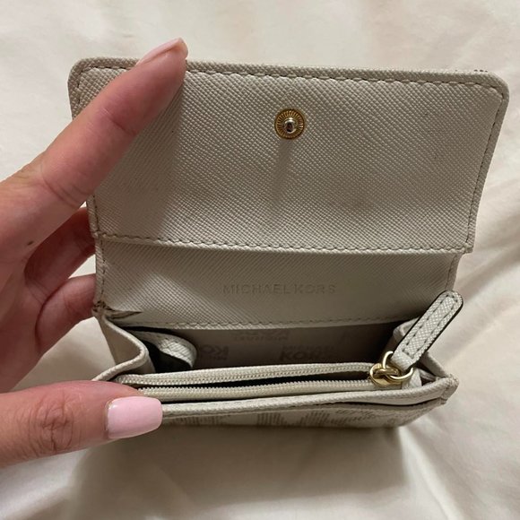 Michael Kors Small Compact Wallet in Cream/Gold - Picture 2 of 3